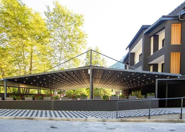 семеен рай Hotel