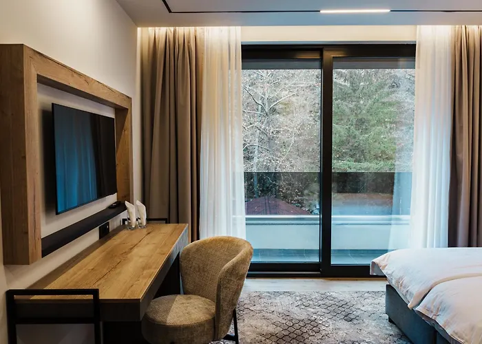 семеен рай Hotel